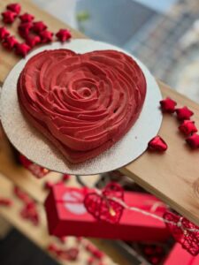 Tarta de Corazón de Frambuesa y Rosa 4/5 porciones